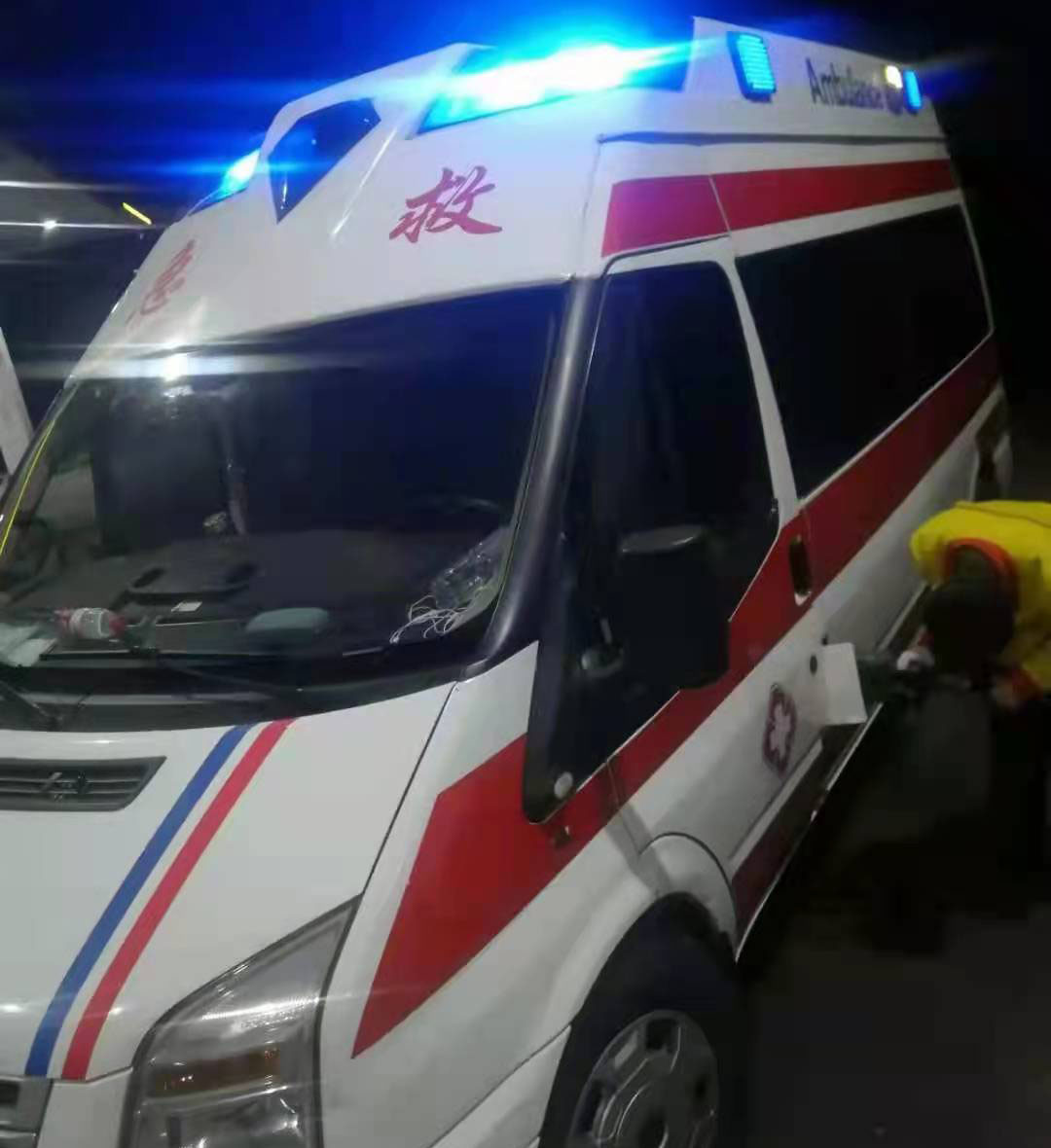 阳山县专业救护车出租